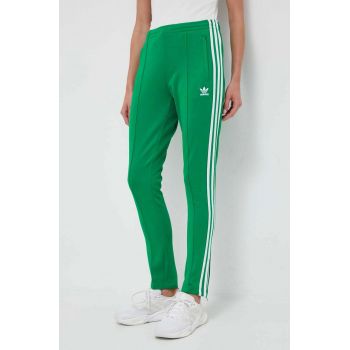 adidas Originals pantaloni de trening culoarea verde, cu imprimeu