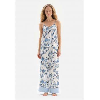 Pijama cu pantaloni lungi si imprimeu floral la reducere