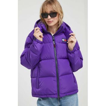 Tommy Jeans geacă de puf femei, culoarea violet, de iarna DW0DW14661 la reducere