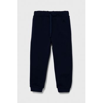 United Colors of Benetton pantaloni de trening din bumbac pentru copii culoarea albastru marin, neted