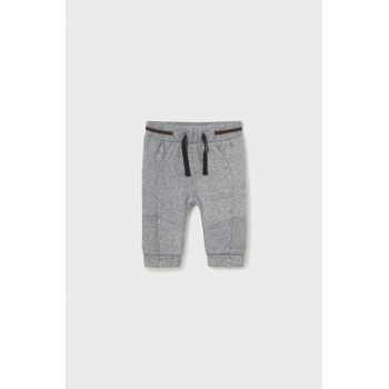 Mayoral Newborn pantaloni de trening pentru bebeluși culoarea gri, modelator