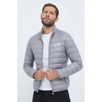 EA7 Emporio Armani geaca de puf barbati, culoarea gri, de tranzitie