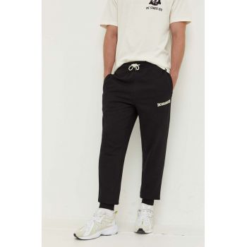 DC pantaloni de trening culoarea negru, cu imprimeu