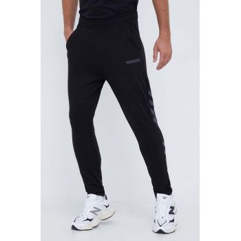 Hummel pantaloni de trening din bumbac culoarea negru, cu imprimeu