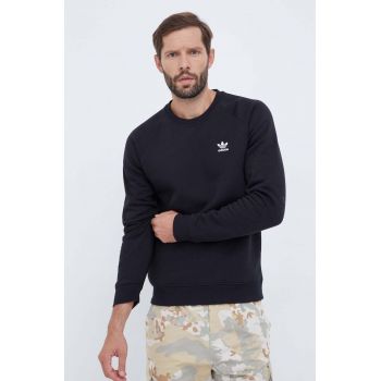 adidas Originals bluză Trefoil Essentials Crewneck bărbați, culoarea negru, cu imprimeu IM4532