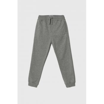 Pepe Jeans pantaloni de trening din bumbac pentru copii culoarea gri, neted