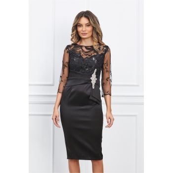 Rochie neagra cu dantela la bust si accesoriu in talie