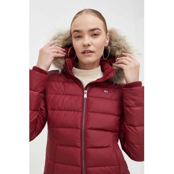 Tommy Jeans geacă de puf femei, culoarea bordo, de iarna DW0DW08588