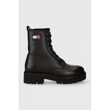 Tommy Jeans bocanci de piele TJW URBAN BOOT TUMBLED LTR WL femei, culoarea negru, cu toc plat, izolat, EN0EN02317