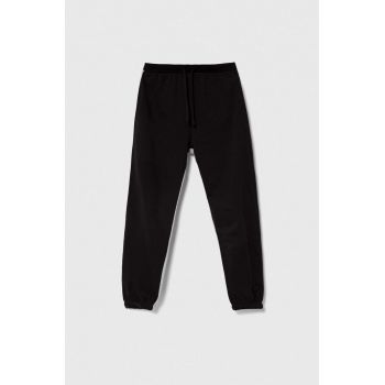 United Colors of Benetton pantaloni de trening pentru copii culoarea negru, modelator