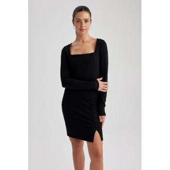 Rochie cu decolteu patrat si slit lateral