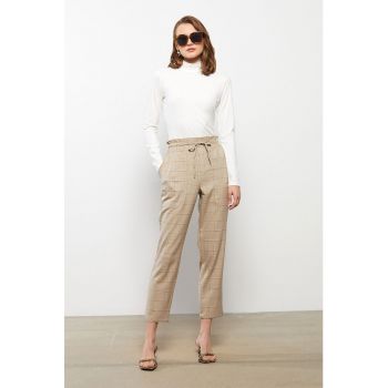 Pantaloni crop cu model in carouri