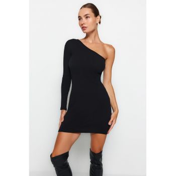 Rochie bodycon cu decolteu pe un umar