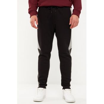 Pantaloni sport cu segmente contrastante