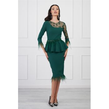 Rochie verde cu dantela si pene