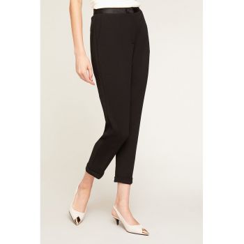 Pantaloni chino crop cu detalii de satin