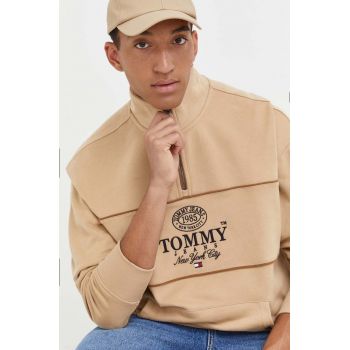 Tommy Jeans hanorac de bumbac barbati, culoarea bej, cu imprimeu