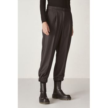 Pantaloni relaxed fit cu pliuri