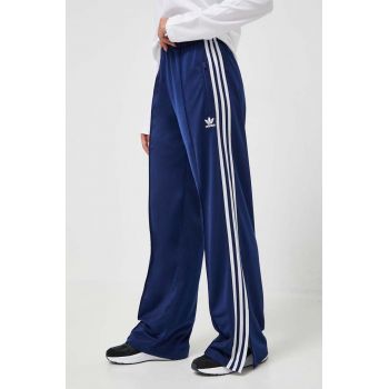 adidas Originals pantaloni de trening cu imprimeu  IL3817