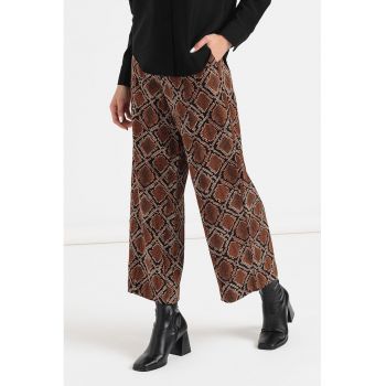 Pantaloni cu croiala ampla - talie inalta si model animal print la reducere