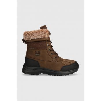 UGG pantofi de piele intoarsa Adirondack Boot III Tipped femei, culoarea maro, cu toc plat, izolare usoara, 1143845