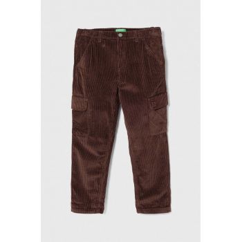 United Colors of Benetton pantaloni din catifea pentru copii culoarea maro, neted ieftini