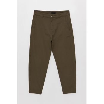 Pantaloni chino conici