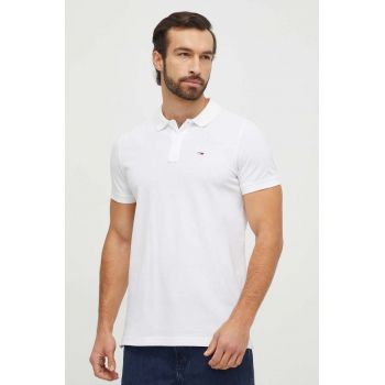 Tommy Jeans polo de bumbac culoarea alb, neted, DM0DM18312 ieftin