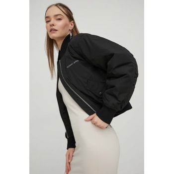 Tommy Jeans geacă bomber femei, culoarea negru, de tranziție DW0DW17240