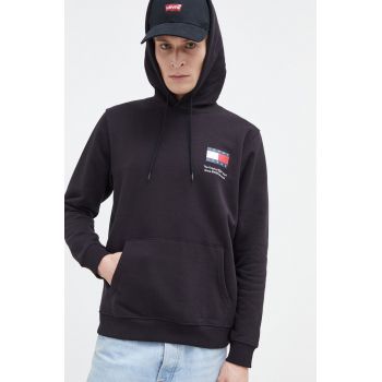 Tommy Jeans bluză bărbați, culoarea negru, cu glugă, imprimeu DM0DM18418