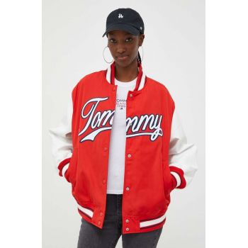 Tommy Jeans geacă bomber femei, culoarea roșu, de tranziție DW0DW17233