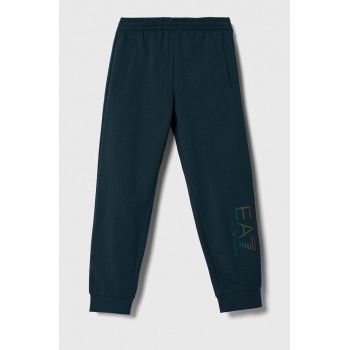 EA7 Emporio Armani pantaloni de trening din bumbac pentru copii cu imprimeu