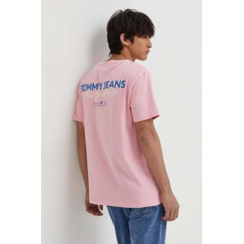 Tommy Jeans tricou din bumbac bărbați, culoarea roz, cu imprimeu DM0DM18286 la reducere