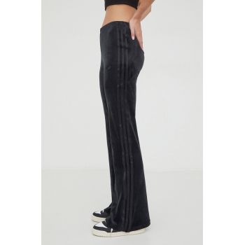 adidas Originals pantaloni de trening din velur Velvet culoarea negru, uni, IT9661