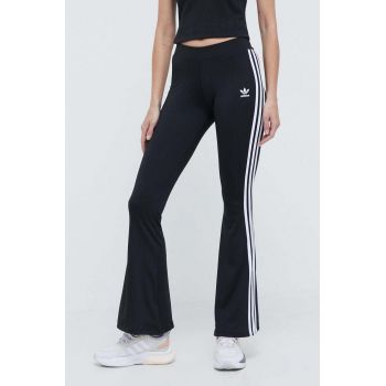 adidas Originals pantaloni de trening Flared Leggings Adicolor culoarea negru, cu imprimeu, IN1100