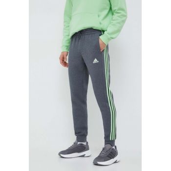 adidas pantaloni de trening culoarea gri, melanj IN0343