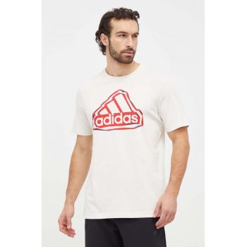 adidas tricou din bumbac bărbați, culoarea bej, cu imprimeu IS2882 ieftin