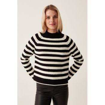 Pulover cu dungi si maneci raglan