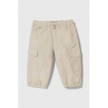 United Colors of Benetton pantaloni copii culoarea bej, neted