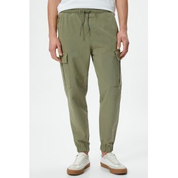 Pantaloni cargo conici