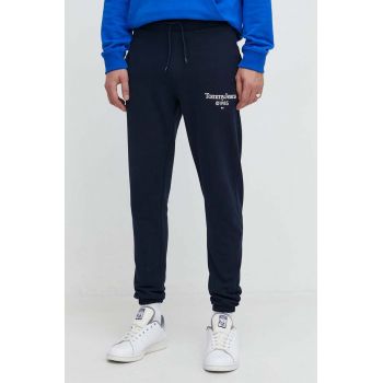 Tommy Jeans pantaloni de trening din bumbac culoarea bleumarin, cu imprimeu DM0DM18935