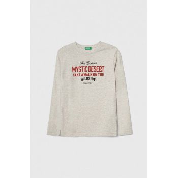 United Colors of Benetton longsleeve din bumbac pentru copii culoarea gri, cu imprimeu