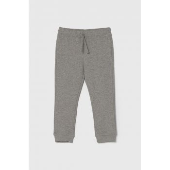 United Colors of Benetton pantaloni de trening din bumbac pentru copii culoarea gri