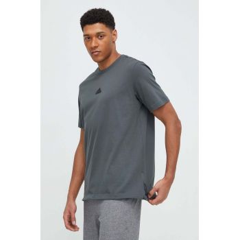 adidas tricou din bumbac bărbați, culoarea verde, cu imprimeu IN3709