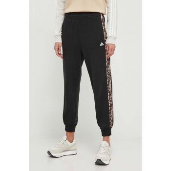 adidas pantaloni de trening din bumbac culoarea negru, cu imprimeu IS2155