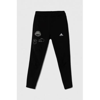 adidas pantaloni de trening pentru copii culoarea negru, cu imprimeu