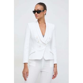 Elisabetta Franchi sacou culoarea alb, cu doua randuri de nasturi, neted