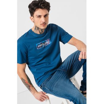 Tricou cu decolteu la baza gatului si imprimeu logo