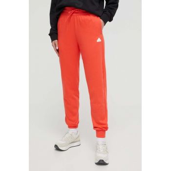 adidas pantaloni de trening culoarea roșu, cu imprimeu IS4285