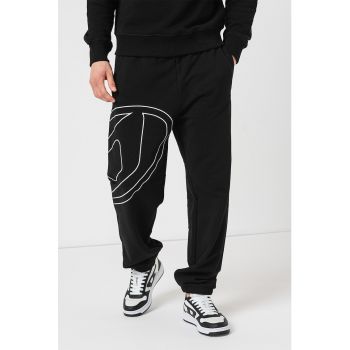 Pantaloni de trening cu imprimeu logo supradimensionat